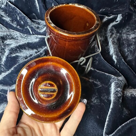 Vintage Glazed Stoneware Cheese Crock with Metal Lock Lid in Brown from 1970s - Picture 9 of 16